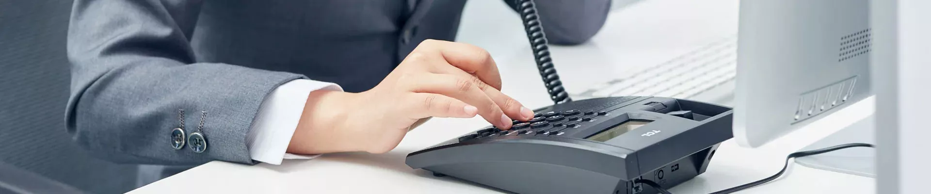 আমাদের সাথে যোগাযোগ করুন